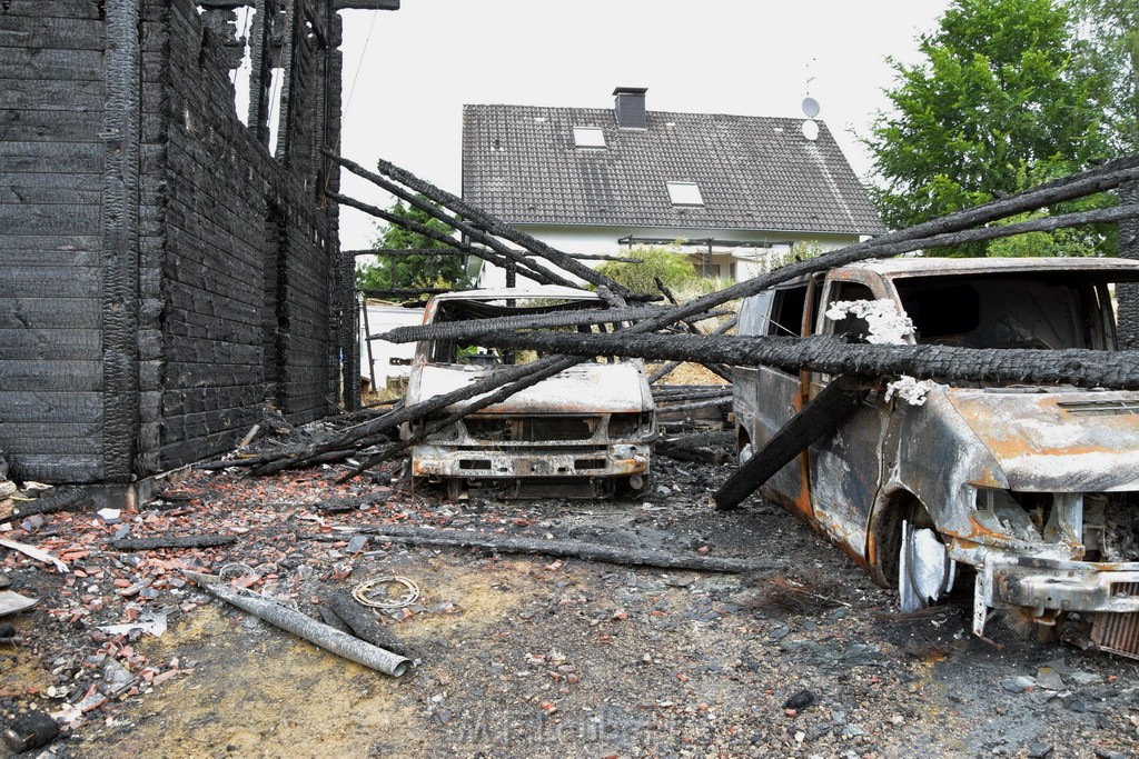 Schwerer Brand in Einfamilien Haus Roesrath Rambruecken P124.JPG - Miklos Laubert